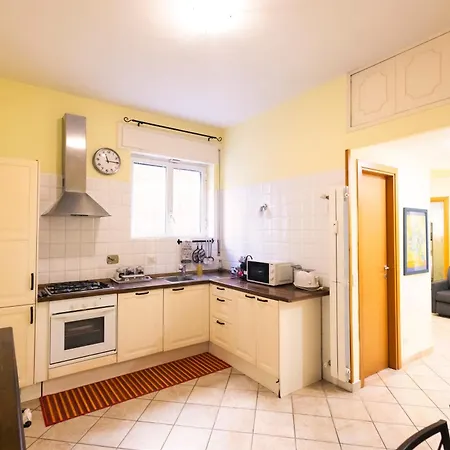 Tom's House Tatil Evi